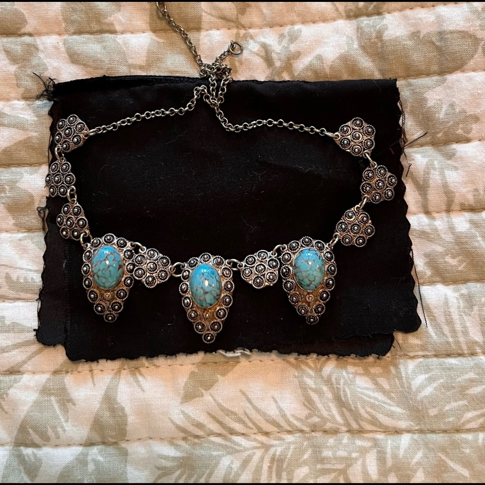 Turquoise necklace in silver